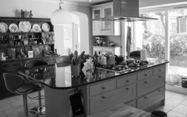 The Grange Guesthouse, Cefn-Coed