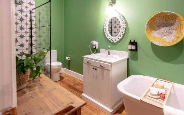 Auberge Alouette Guesthouse