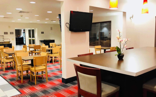 Country Inn & Suites by Radisson, DFW Airport South, TX