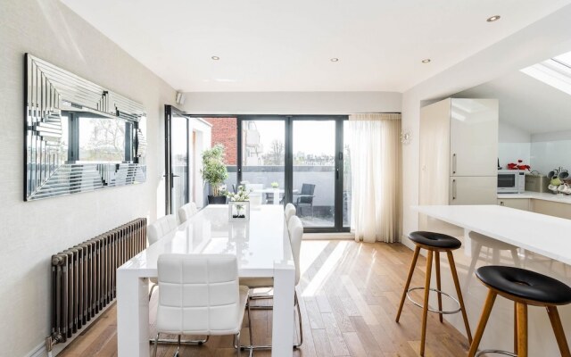 Spectacularly Stylish 2 Bed Flat Heart of Fulham