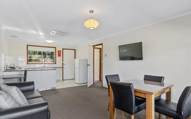 Riverfront Motel & Restaurant