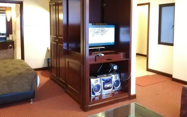 Golden Service Suite At Times Square