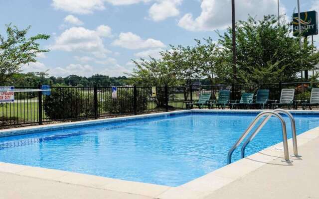 Quality Inn Louisville MS