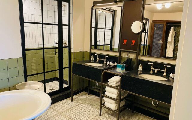 Cotton Court, by Valencia Hotel Collection