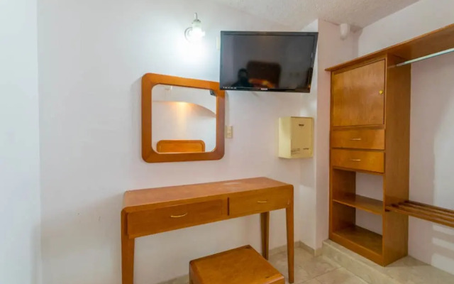 Suites Poliforum Inn