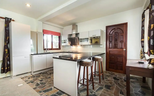 5 Bedroom Beach Front Villa on Samrong Bay