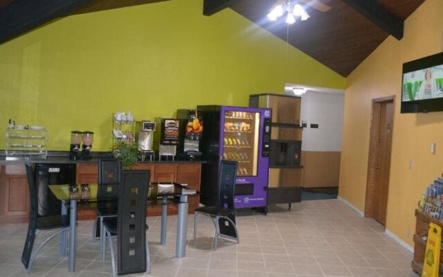 Bloomer Inn & Suites