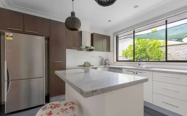 Spacious 3bedrooms big House@mitcham