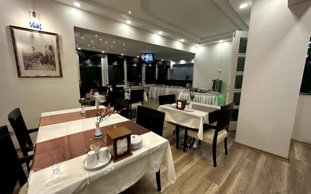 Headman Hotel