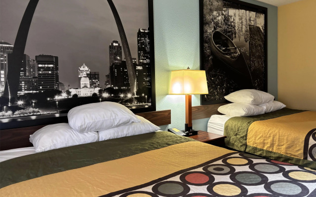 Super 8 by Wyndham Staunton