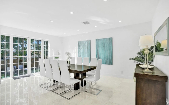 4BR Hollywood Beach Home with Pool
