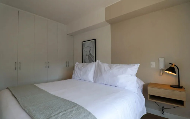w Fascinating 1BR With Balcony in San Isidro