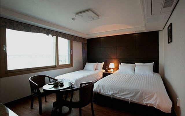 Tourist Hotel The Red