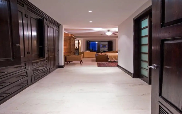 Sunny Vacation Condo 9