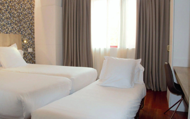 Chic & Basic Velvet Hotel