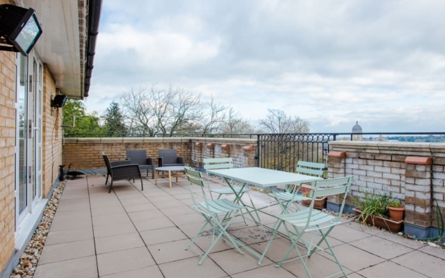 The Sparkford Gardens - Lovely 2bdr With Balcony