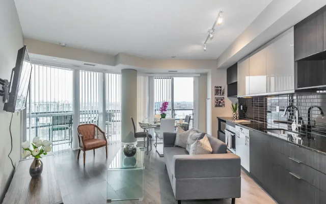 Exquisite Luxury 1 Bedroom + Den With Parking