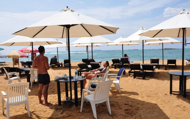 SURF UNA Beach Hotel