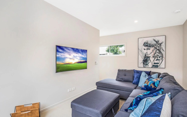 Park Avenue Luxe Townhouse Brand New Sleeps 9 – Guest Rooms – Brisbane