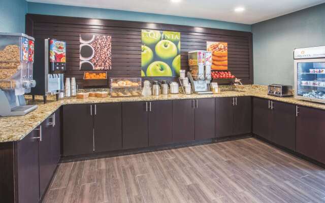 La Quinta Inn & Suites by Wyndham O'Fallon, IL - St. Louis