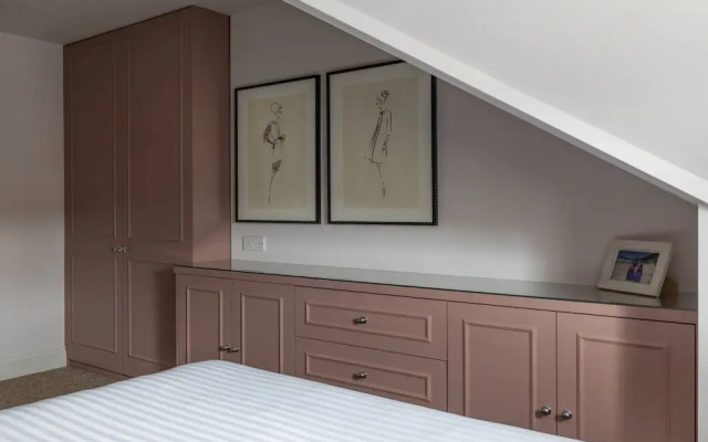 Granard Road by Onefinestay