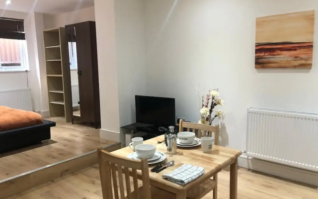 London Bermondsey, 3 People, Beautiful Studio