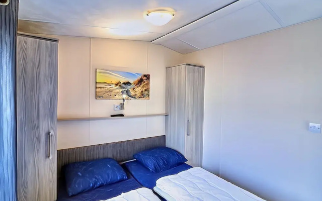 Serene Dune Chalet Near Beach