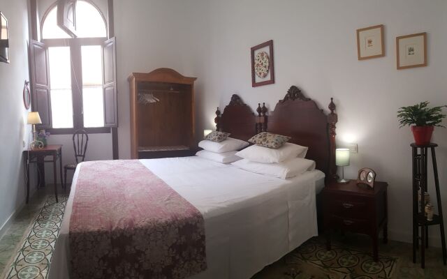 Los Canaritos Guest-House