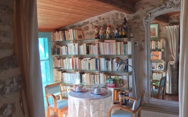 Riverside Home Cottage