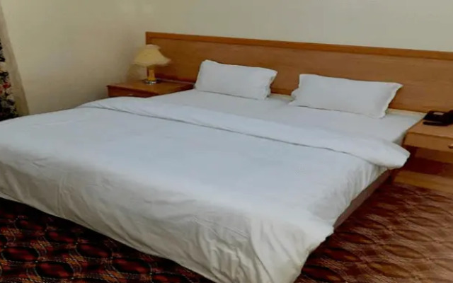 OYO 142 Al Sharqiya Sands Hotel