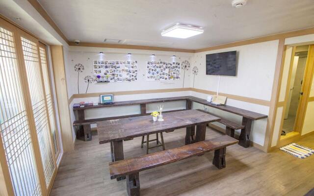 The Blossom Yeonnam Guesthouse