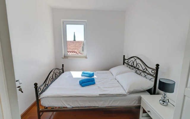 Villa in Murter With Pool