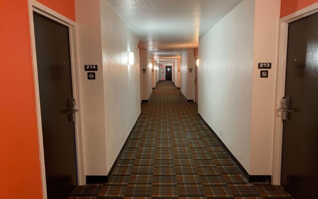 Motel 6 Lincoln, NE - Airport