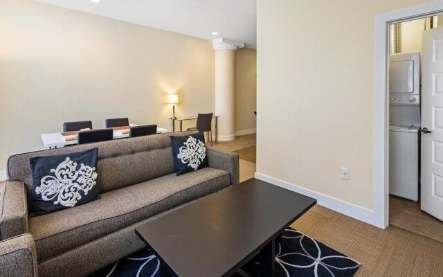 Global Luxury Suites at the Gateway Arch