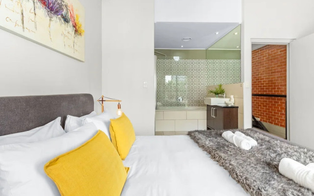 Manhattan Wharfside 301