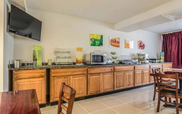 Days Inn by Wyndham Hartsfield Jackson Atlanta Airport West
