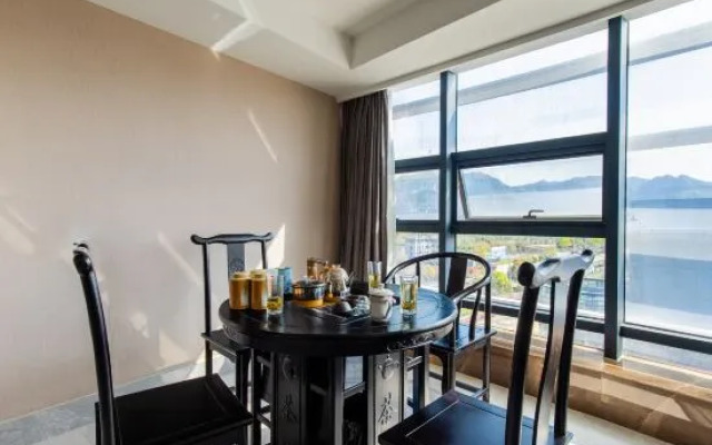 Tonglu Hongqi JC Hotel