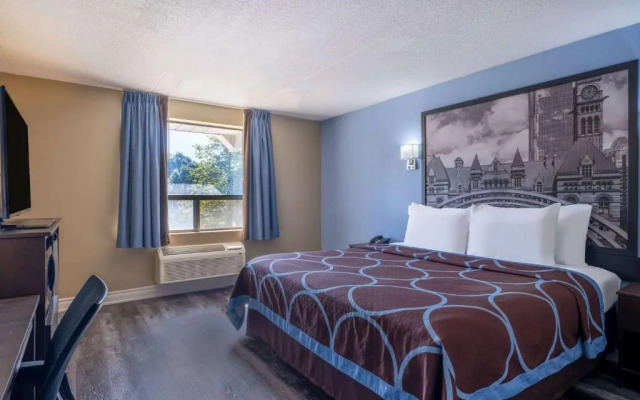 Super 8 Toronto East ON