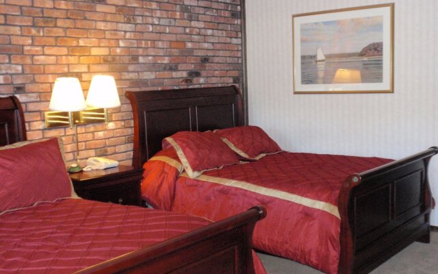 Chalet Inn & Suites Centerport