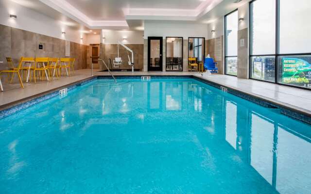 Days Inn & Suites by Wyndham Duluth by the Mall