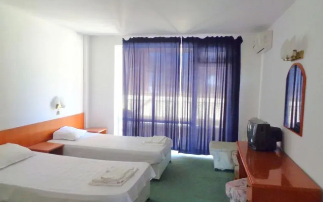 Meta Beach Budjet Hotel
