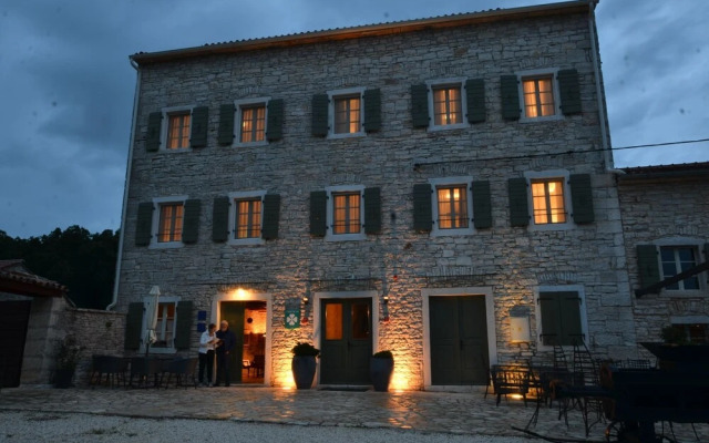 Tranquil Getaway With Shared Pool in Bale