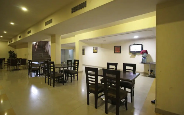 OYO 9011 Hotel Lohmod
