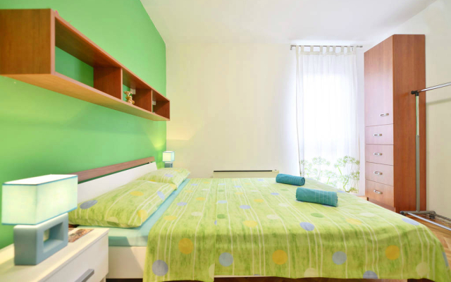 Apartment Sunce - in center with parking: A1 Omis, Riviera Omis