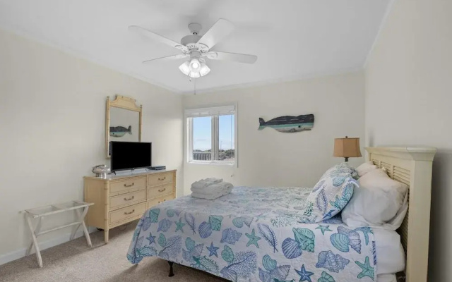 Summer School 2 Bedroom Condo by RedAwning