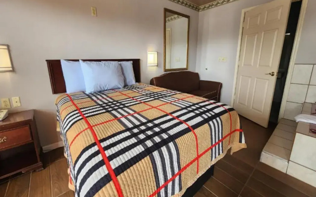 Benbrook Inn & Suites by OYO Fort Worth I-20