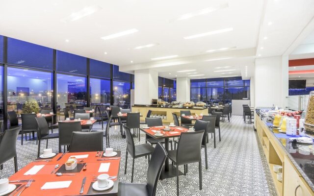 Fairfield by Marriott Bogota Embajada