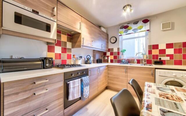 Beautifully Presented Flat, Close To City Centre