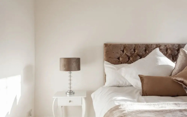 Modern Apartment - mins to Marina/Stadium/City Center
