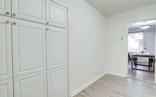 Modern & Luxury Condo at Crystal City